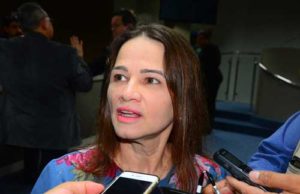 Vereadora troca sessões na CMCG por festa de formatura