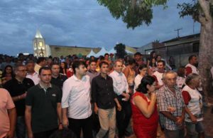 Com Lira, Romero visita Alagoa Nova e participa de missa e procissão