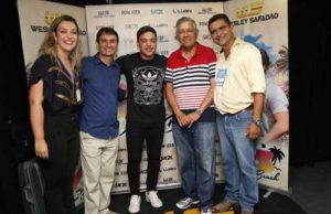 Com Zenóbio e Camila Toscano, Romero prestigia a Festa da Luz, em Guarabira