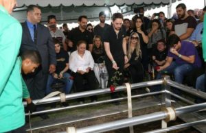 Sob comoção e homenagens, corpo de Rômulo Gouveia é sepultado em Campina Grande