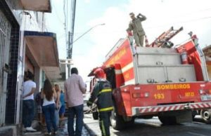 Incêndio destrói andar de loja no Centro de Campina Grand