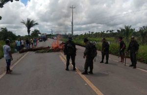 Índios Guajajara bloqueiam a BR-316 no Maranhão