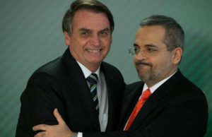 Bolsonaro não quer que “garotada” se interesse por política