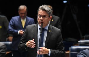 Senadores pedirão impeachment de Toffoli e Moraes por inquérito do STF