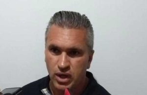 Julian Lemos apresenta atestado médico e falta audiência em processo movido contra ele por Carlos Bolsonaro