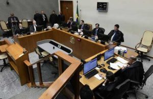Em decisão unânime, 5ª Turma do STJ mantém condenação de Lula e reduz pena para 8 anos e 10 meses