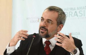Ministro da Educação não descarta novos cortes e bloqueios na pasta