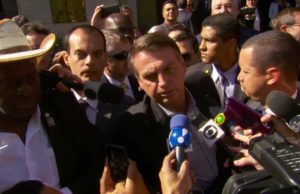 Bolsonaro diz que bloqueia verba da educação porque precisa, mas chama manifestantes de ‘idiotas úteis’ e ‘massa de manobra’