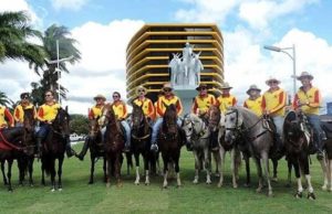 Cavalgada Junina leva cultura e tradição às ruas de Campina Grande, neste sábado