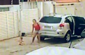 Mulher que deixou criança na calçada perde a guarda do bebê