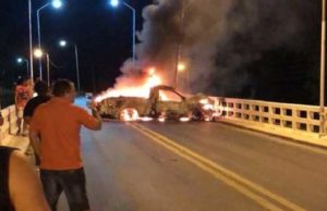Bandidos detonam banco e tocam fogo em carro durante a fuga em São João do Rio do Peixe