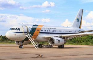 Bolsonaro avalia rever uso de aviões da FAB
