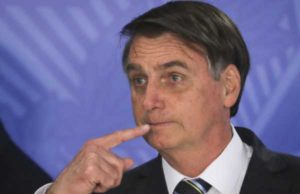 Bolsonaro pede desculpa por divulgar fake news sobre vacina da Covid-19: “Lamento o falado. Equívoco meu”