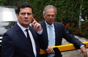 Além de Moro, Paulo Guedes entra na linha de tiro do presidente, diz colunista