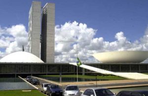 Edital prevê 140 vagas imediatas em dez especialidades; salário inicial é de R$ 26.196,30 para cargos de nível superior