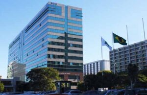 AGU publica editais de concurso com 300 vagas para formados em direito