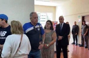 Presidente do TSE, Alexandre de Moraes enfrenta problema com a urna ao votar em São Paulo