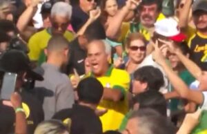 Jornalistas são hostilizados por bolsonaristas durante celebração religiosa em Aparecida; vídeo