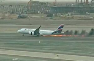 Airbus da LATAM fica em chamas após colidir com caminhão na decolagem