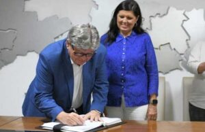 João Azevêdo tira licença e a vice-governadora Lígia Feliciano assume o cargo