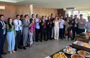 Adriano Galdino e Branco Mendes reúnem deputados que apoiam às suas candidaturas em café da manhã