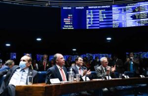 PEC da Transição é aprovada com diversas mudanças em relação ao texto original