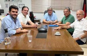 Republicanos se reúnem com João Azevêdo e oficializam candidaturas de Branco Mendes e Adriano Galdino à Presidência da ALPB