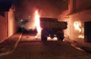 Vídeo: caminhão pertencente a vereador pega fogo em via pública de cidade do Cariri