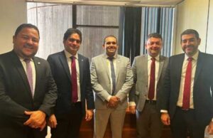 Deputado Murilo Galdino recebe prefeitos paraibanos e representantes do Governo do Estado em Brasília